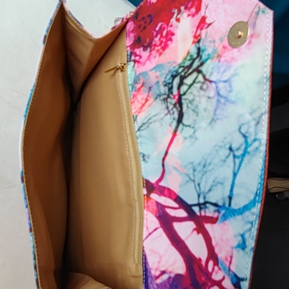 Front Row Society Envelop Clutch - Picture 4 of 4